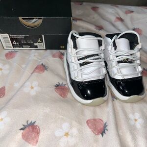 Jordan Kids White and Black Retro 11 Low Sneakers